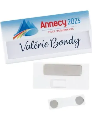 BADGE AVEC ZONE NOMINATIVE ET AIMANT